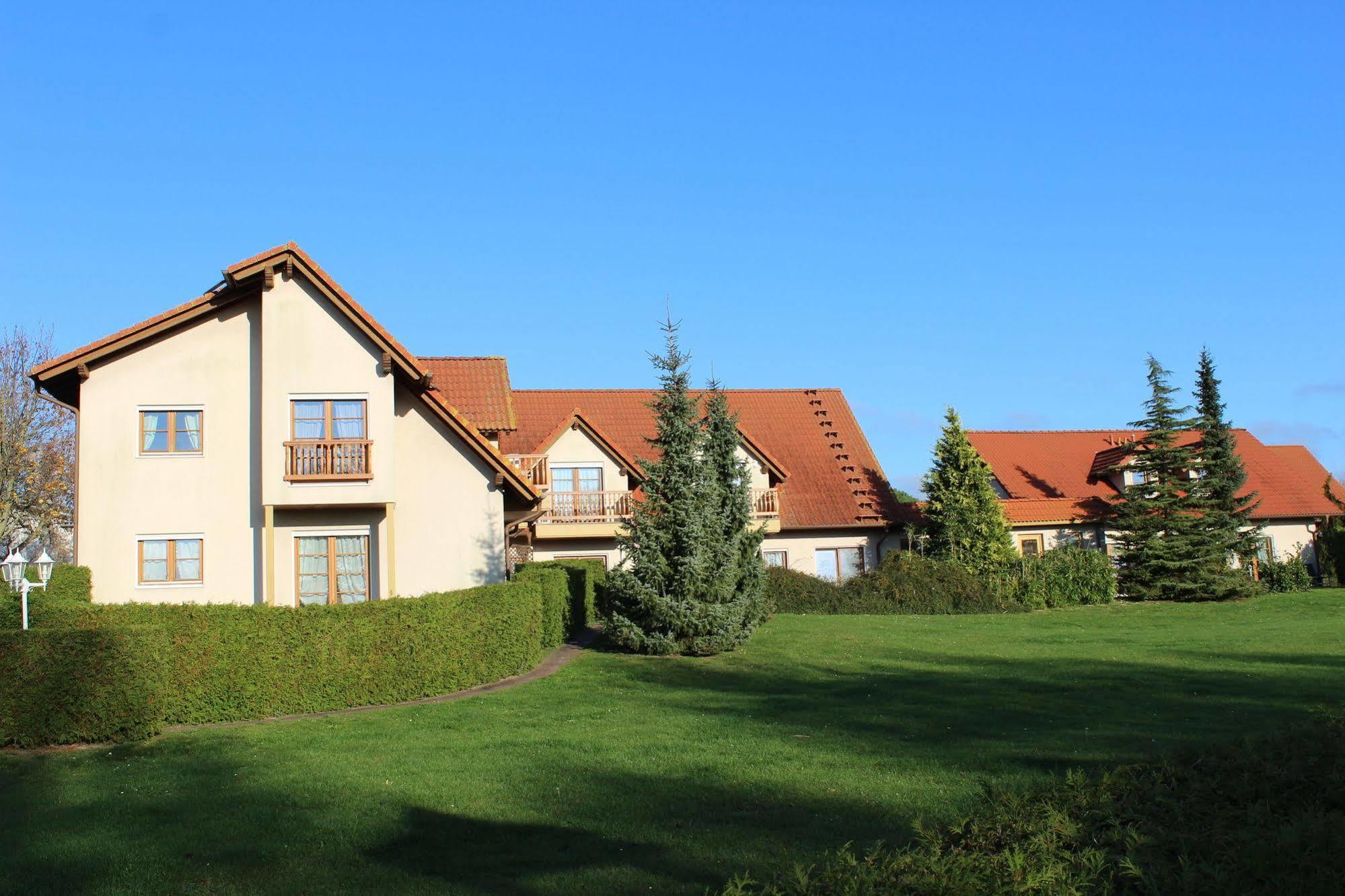 Ferienwohnanlage Schwabe Mit Schwimmbad Apartment Rerik Exterior photo